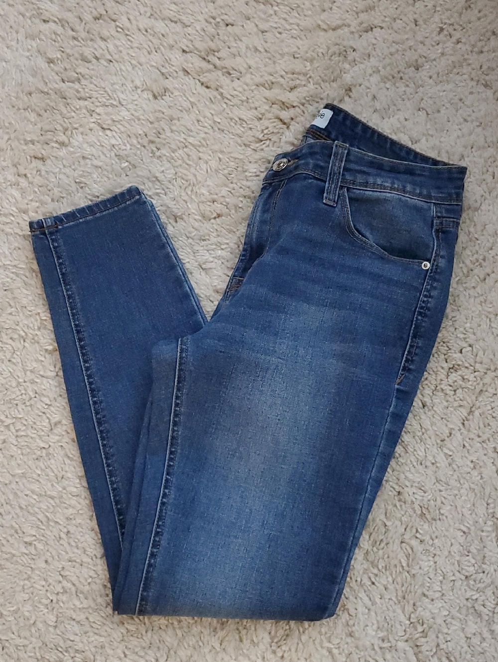 Kensie- skinnies stretch no distressing like new